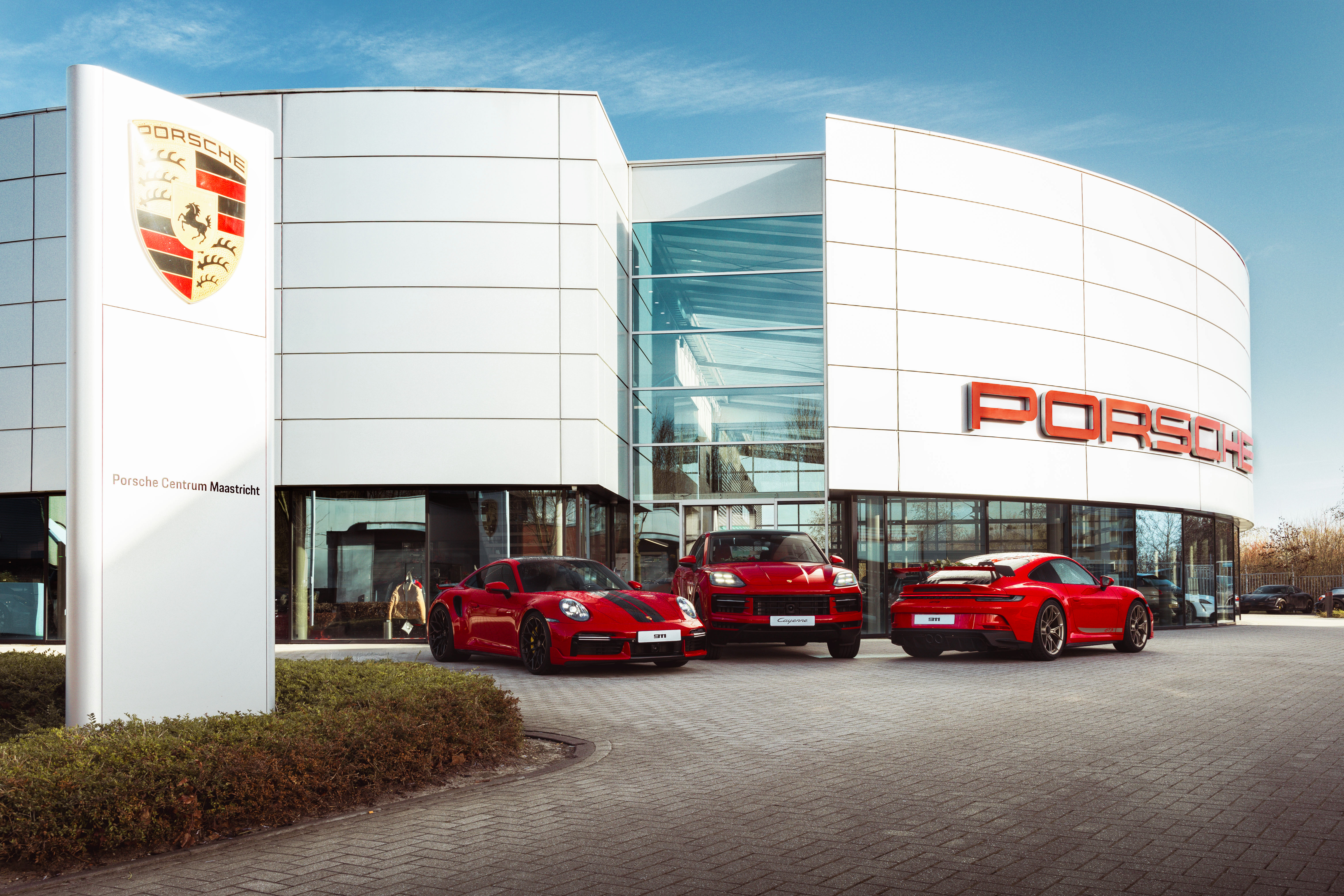 Porsche Centrum Maastricht -1.jpg